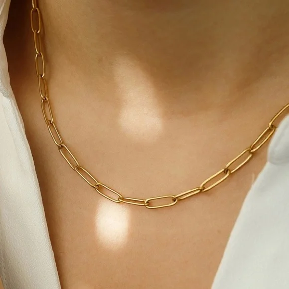 💛Bold Gold Plated Chain Necklace - Picture 2 of 3